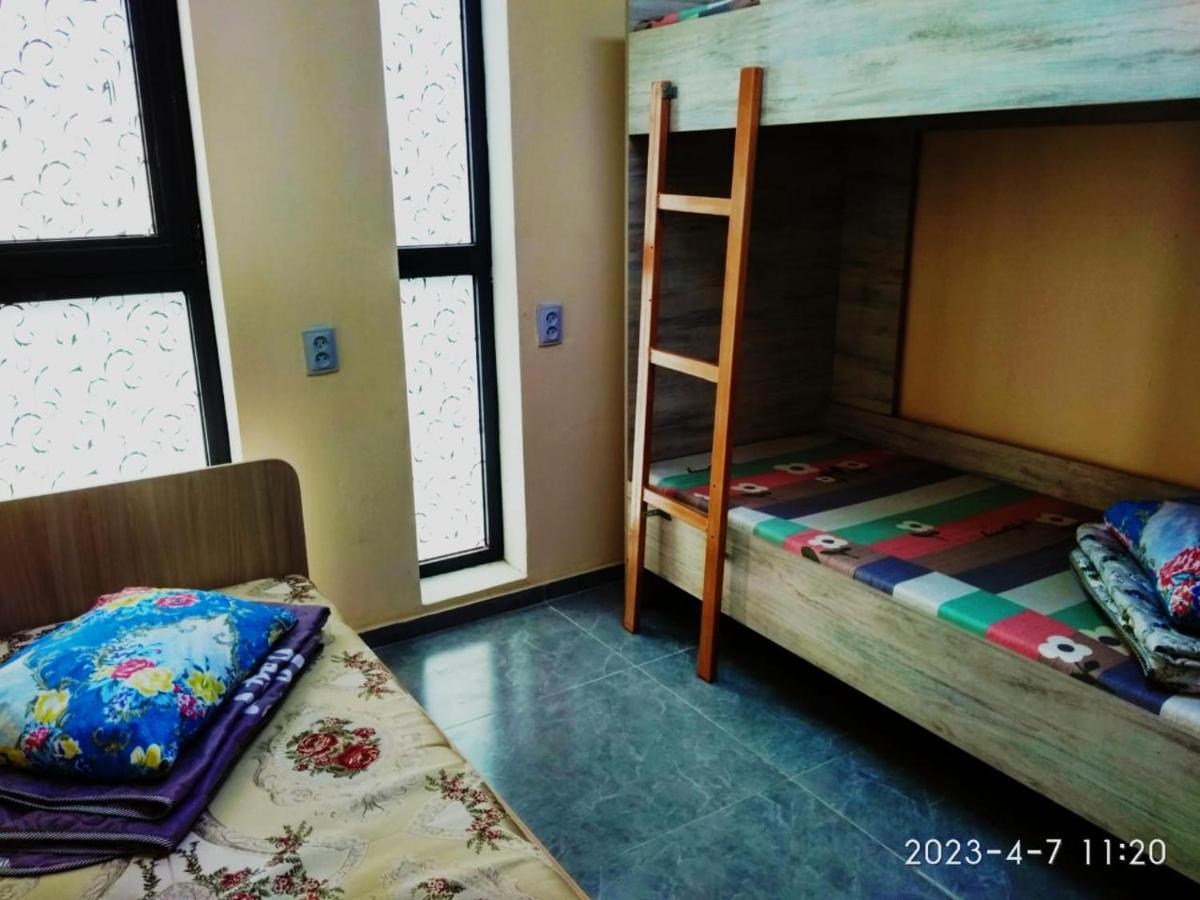 Tastaq Hostel Almaty Bagian luar foto